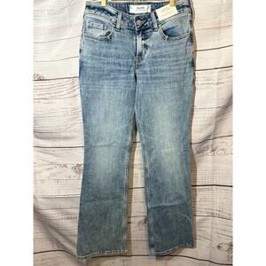 NWT: Hollister Mid-Rise Relaxed Bootcut Jeans Size 6R / W28 Regular